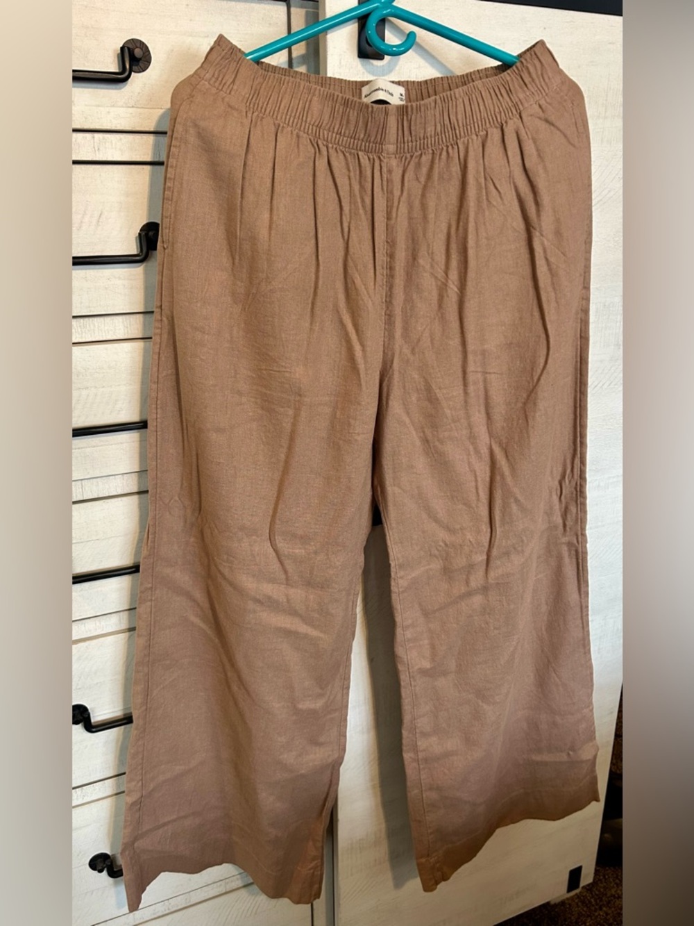 Abercrombie & Fitch Women's Wide-Leg Trousers in Light Brown